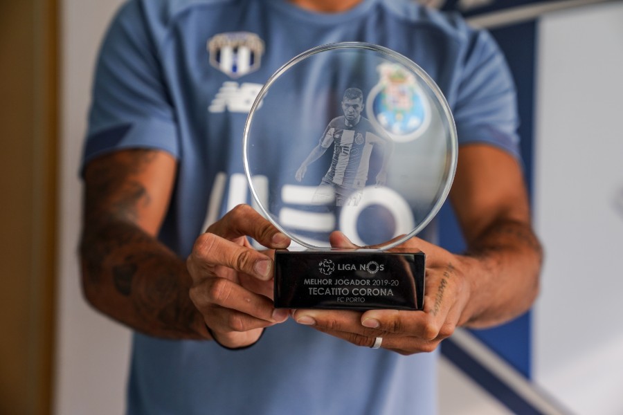 Tecatito Corona, MVP de la Liga de Portugal