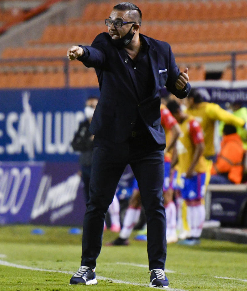 Antonio Mohamed, técnico de Rayados, en el Alfonso Lastras