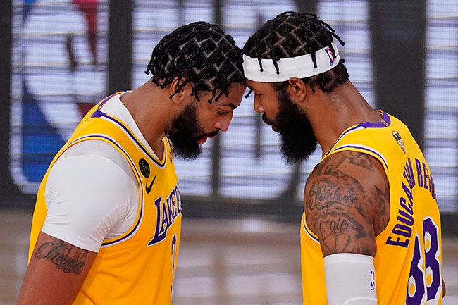 Morris y Davis, en una juego de los Lakers