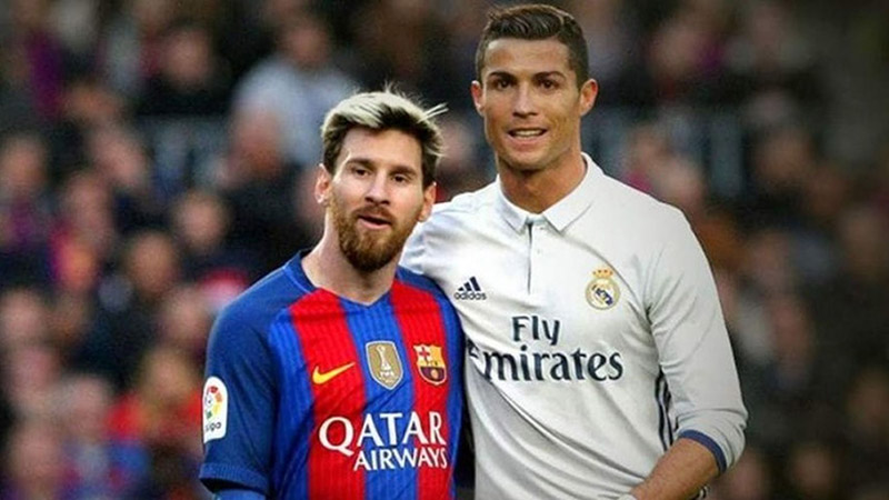 Messi y Cristiano Ronaldo durante un Clásico de España