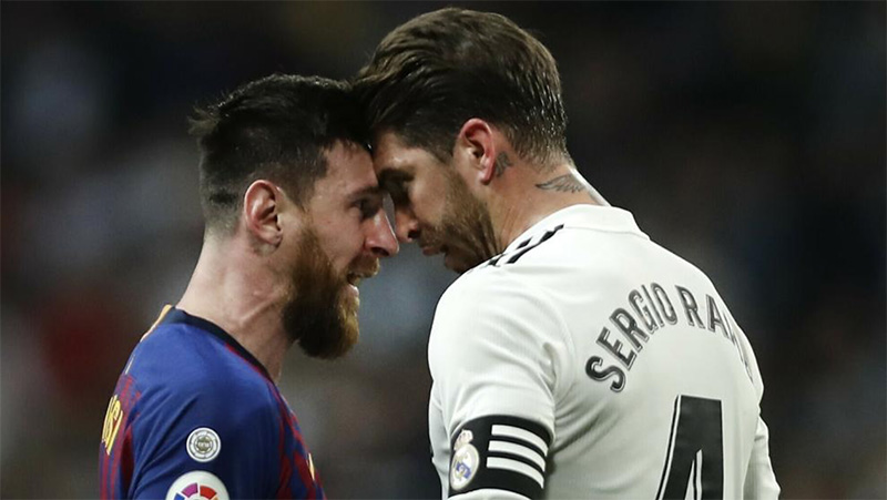 Messi y Ramos durante un Clásico de España 
