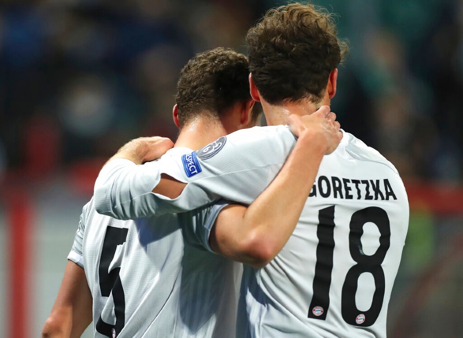 Pavard y Goretzka celebrando un gol con el Bayern