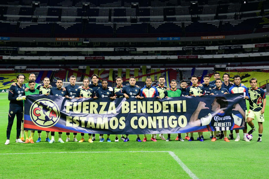 Jugadores del América muestran pancarta en apoyo a Benedetti