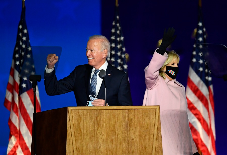 Joe y Jill Biden en la noche del 3 de noviembre en un discurso