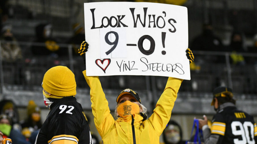 Aficionada presume el invicto de los Steelers