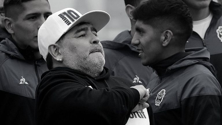 Maradona, técnico de Gimnasia La Plata 