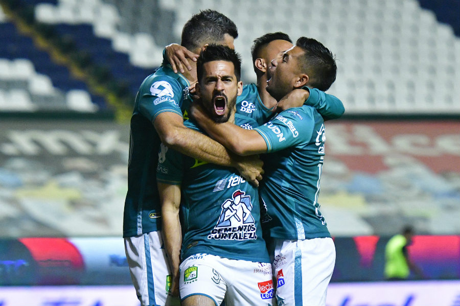 Fernando Navarro celebra gol ante La Franja