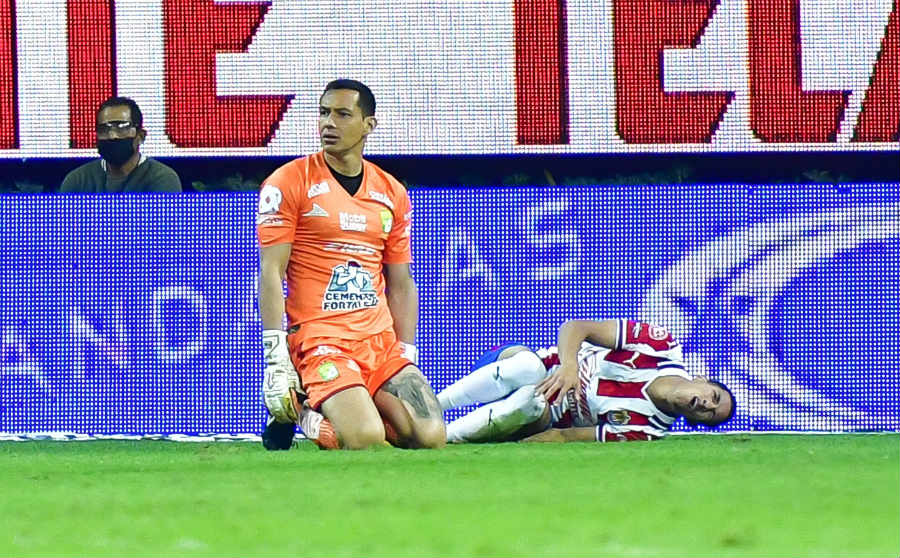 Rodolfo Cota derribó a Uriel Antuna, para el penalti del empate del Rebaño
