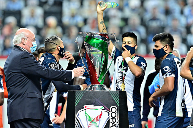 Bonilla, en la premiación de la última edición de la Copa MX