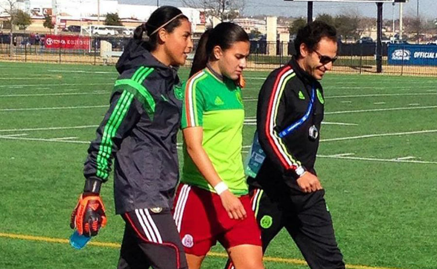 Barreras con Nayeli Rangel con la Selección Mexicana