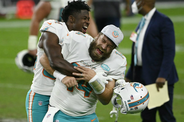 Ryan Fitzpatrick en festejo con Miami Dolphins