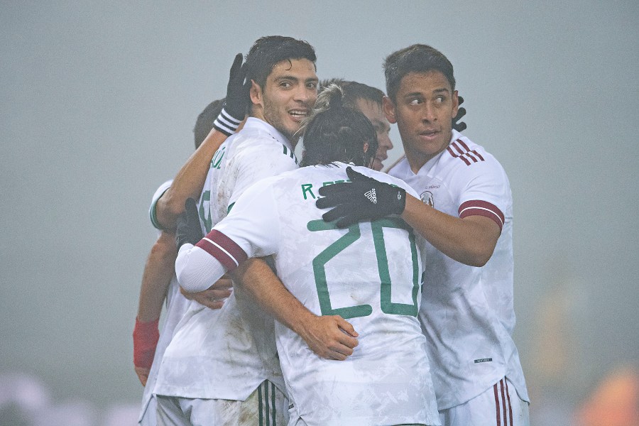 Jugadores de la Selección Mexicana festejando un gol