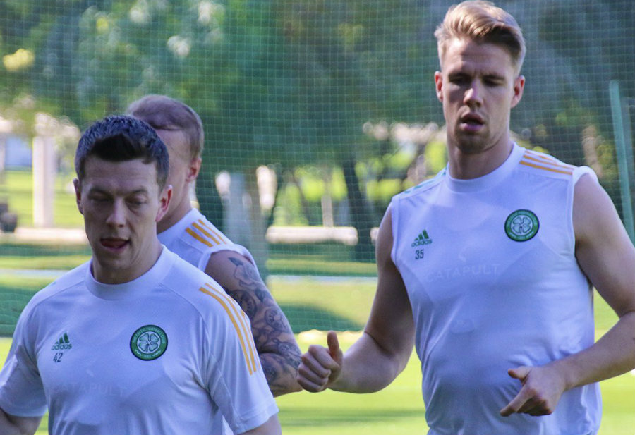 Jugadores del Celtic en práctica en Dubái