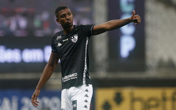 Kanu en acción con Botafogo