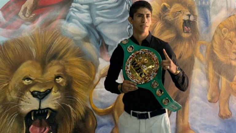 Rey Vargas, campeón Supergallo del Consejo Mundial de Boxeo 