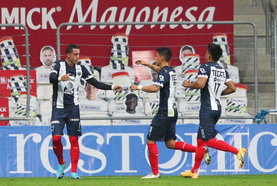 Jugadores del Monterrey festejando un gol ante América