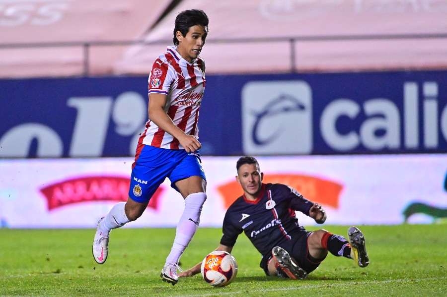 JJ Macías durante un partido con Chivas