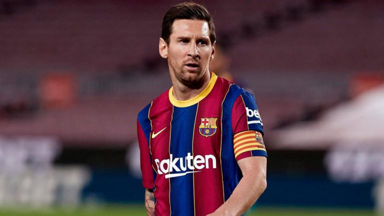 Lionel Messi durante un duelo con el Barcelona
