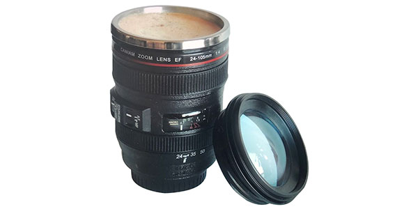 El termo en forma de lente de cámara fotográfica
