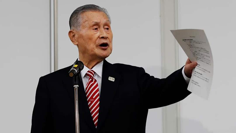 Yoshiro Mori durante una conferencia de prensa 