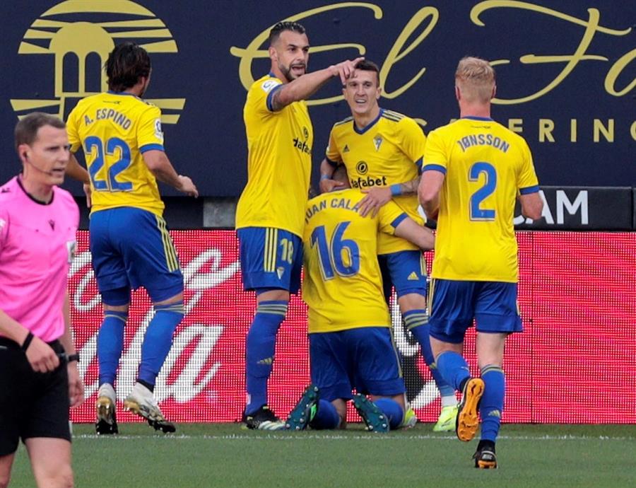 Jugadores del Cádiz celebrando un gol