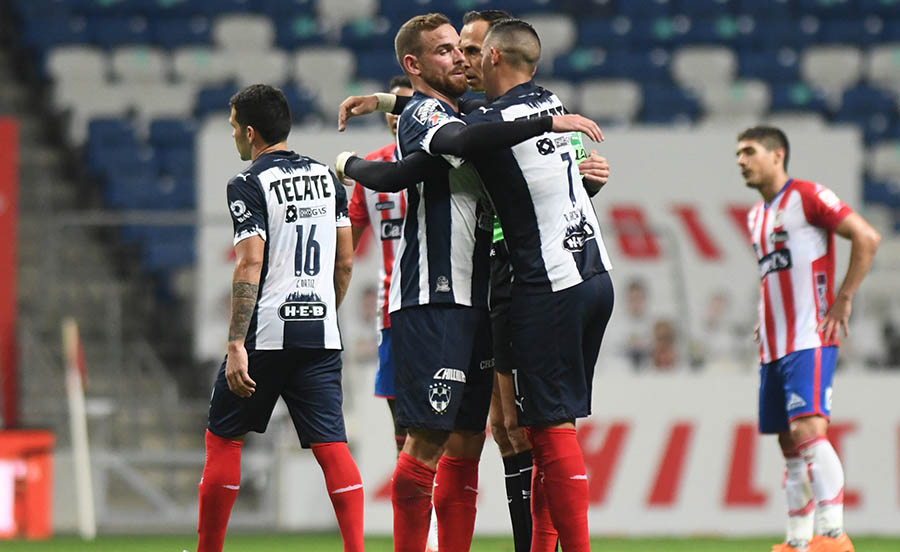 Jugadores de Monterrey celebran triunfo ante Atlético de San Luis