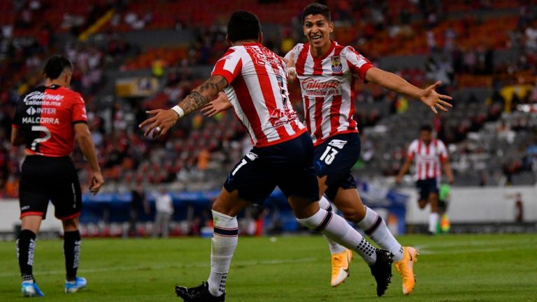 Ángel Zaldívar celebra gol ante Atlas
