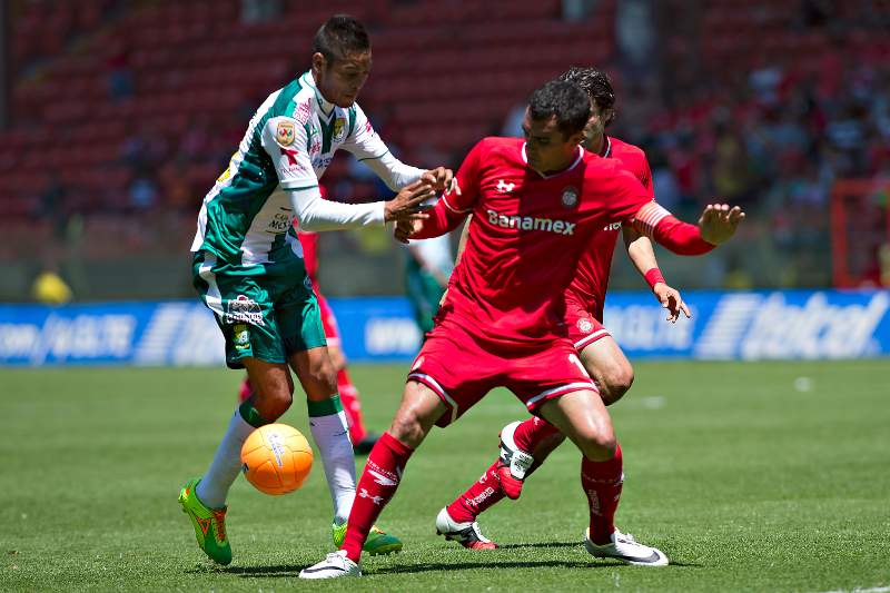 Edgar Dueñas en partido con Toluca