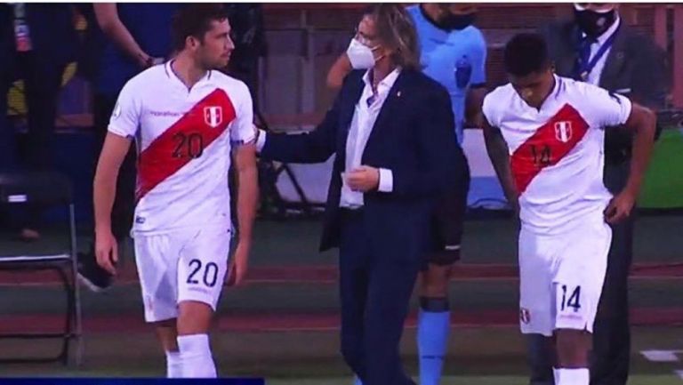 Santiago Ormeño con la selección de Perú