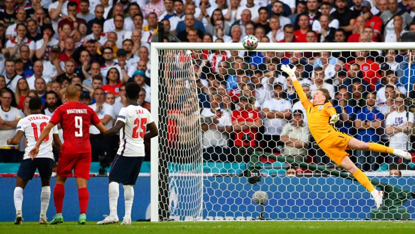 Momento del gol de Damsgaard ante Inglaterra