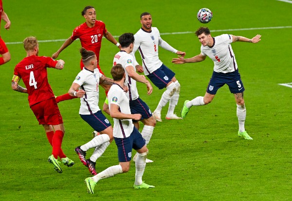 John Stones en acción durante la Eurocopa 2021