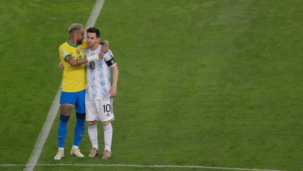 Neymar y Messi durante el partido