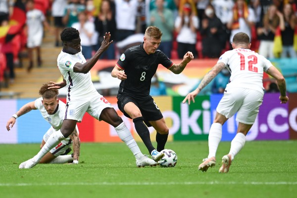 Toni Kroos en acción durante la Eurocopa 2020