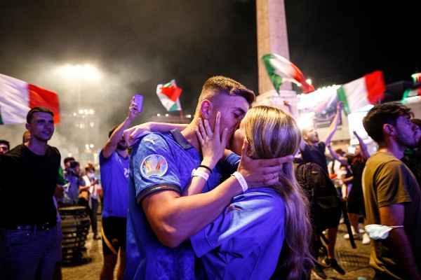 Aficionados de Italia celebran pase de la selección a la Final en la Euro 2020