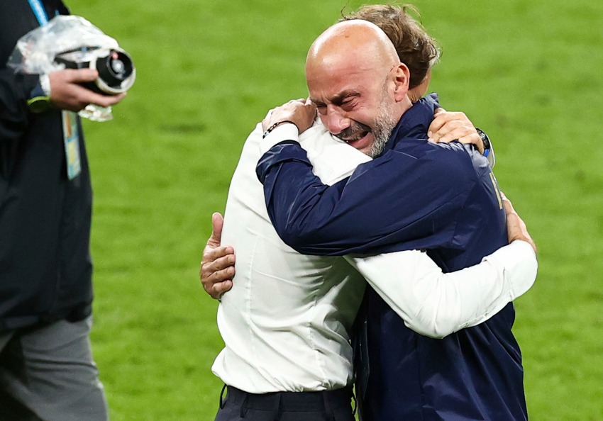 Mancini y Gianluca Vialli festejando el triunfo de Italia