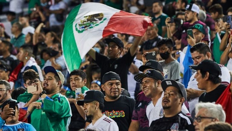 Afición mexicana en juego del Tri