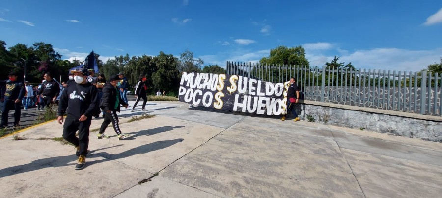 Aficionados de Pumas se manifestaron en CU