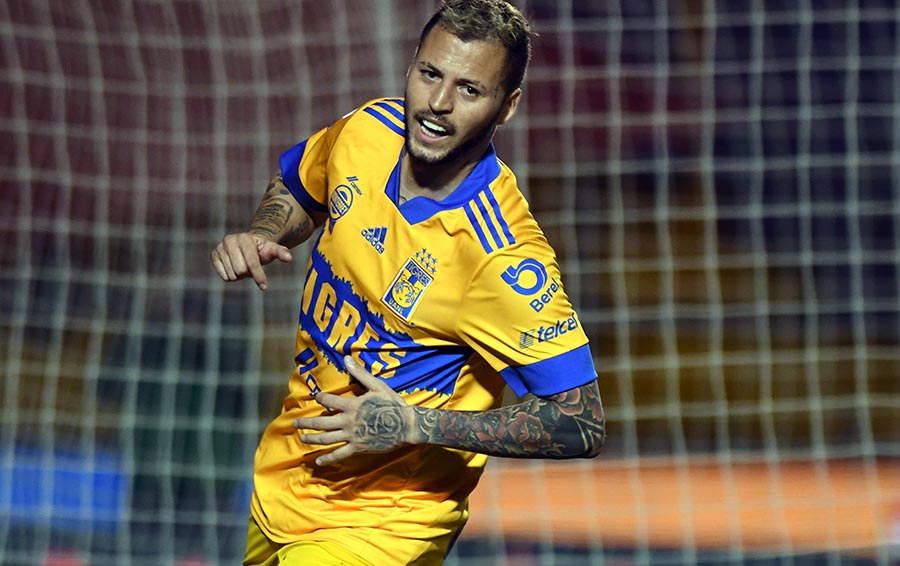 López celebra gol