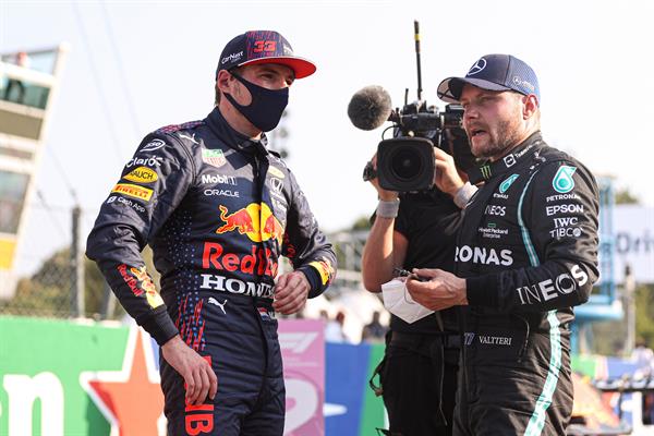 Max Verstappen y Valtteri Bottas tras prueba