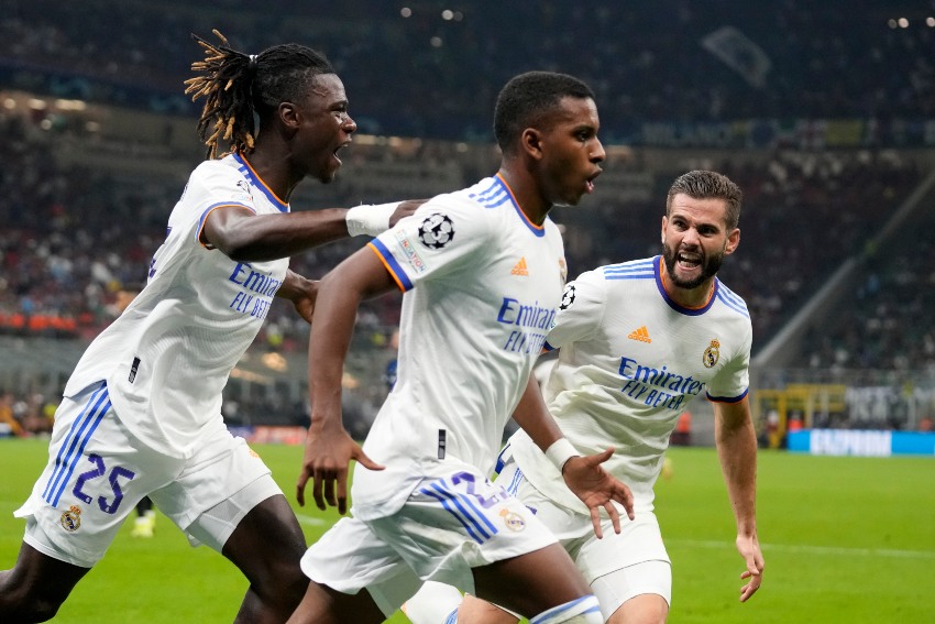 Rodrygo festejando con sus compañeros su gol ante el Inter de Milán