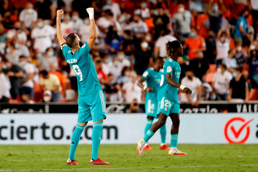 Benzema festejando el triunfo del Real Madrid 