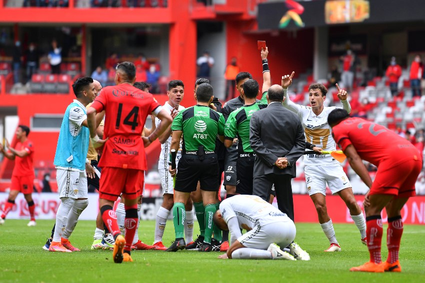 César Arturo Ramos en el duelo entre Pumas y Toluca