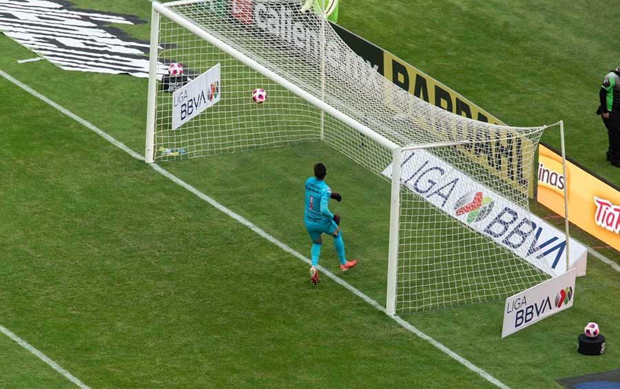 Alfredo Talavera fue sorprendido por el gol de Richard Sánchez