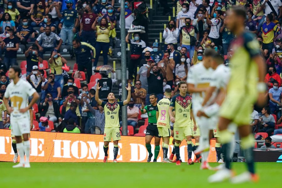 Richard Sánchez festejando un gol con América