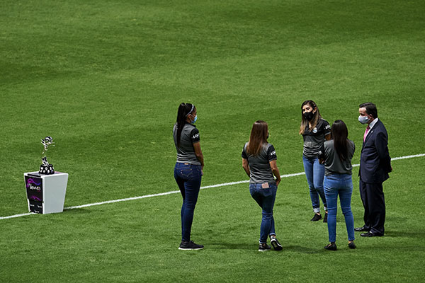 El presidente de la Liga MX en un partido de Femenil