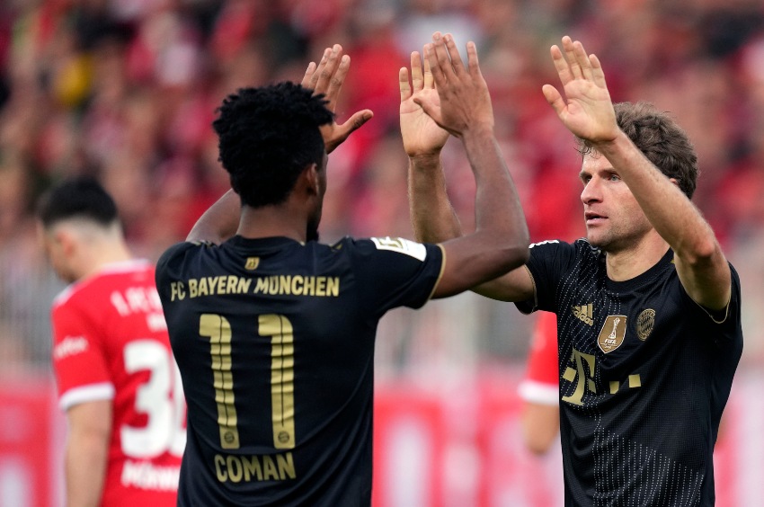 Müller y Coman celebrando un gol del Bayern