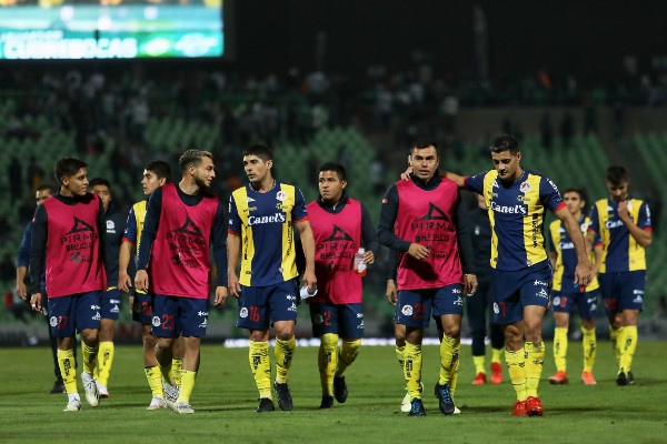 Escuadra del Atlético San Luis al finalizar el partido en Torreón