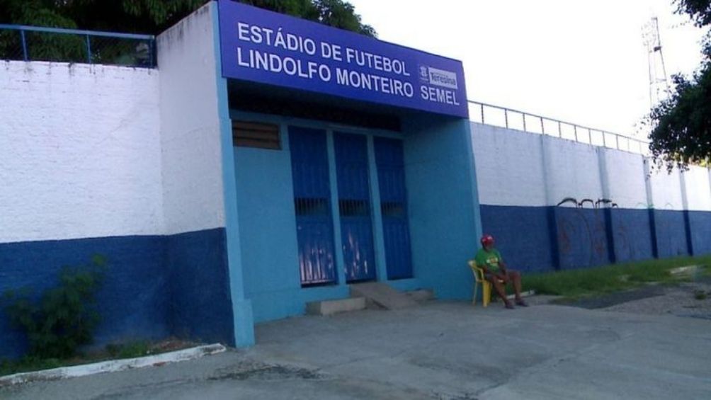 Estadio Lindolfo Monteiro