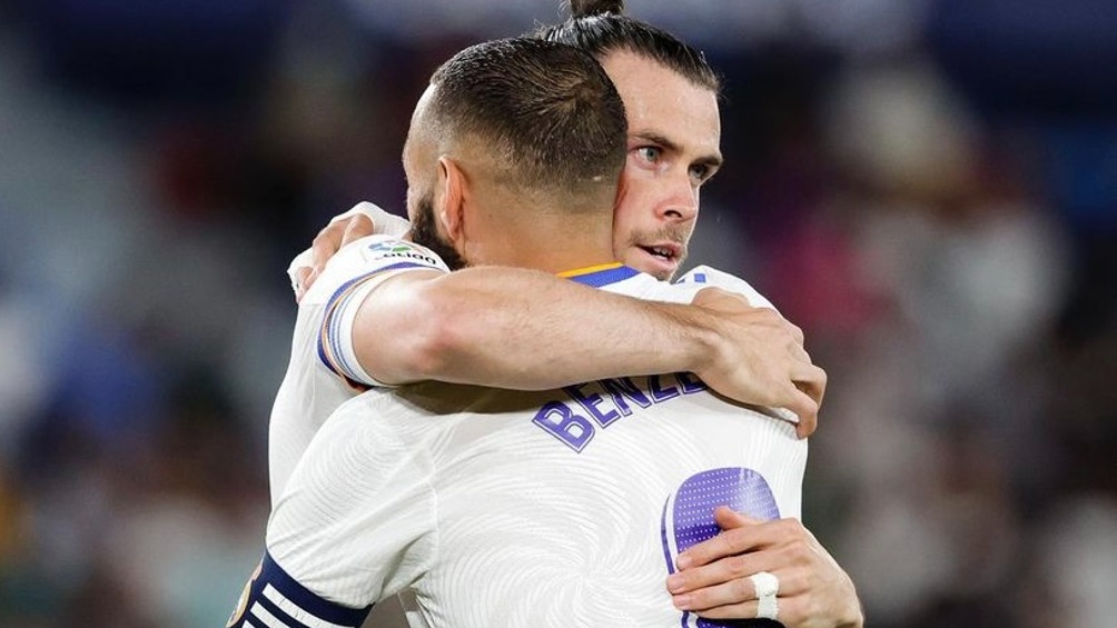 Gareth Bale celebrando gol con Karim Benzema 