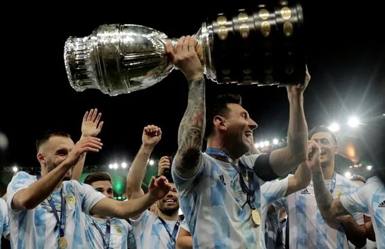 Messi levanta la Copa América 